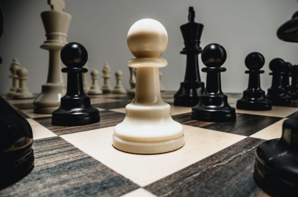 Online chess coaching with SMCA